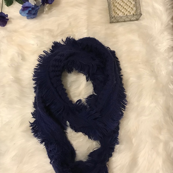 ✨Infinity 🧣 💕super cute💕 pretty Royal blue hue✨ - Picture 2 of 4